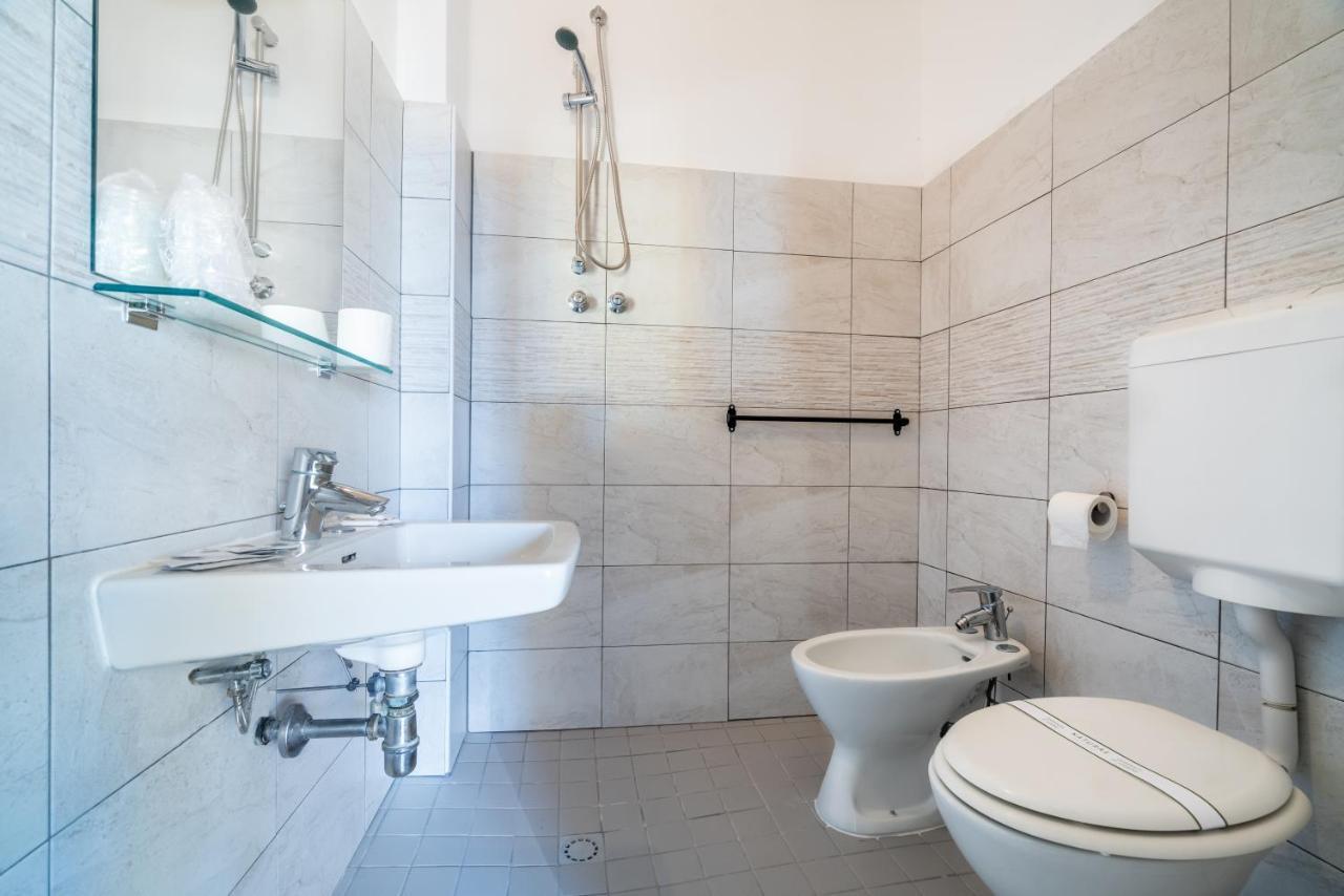 Hotel Viscount Riccione Bagian luar foto
